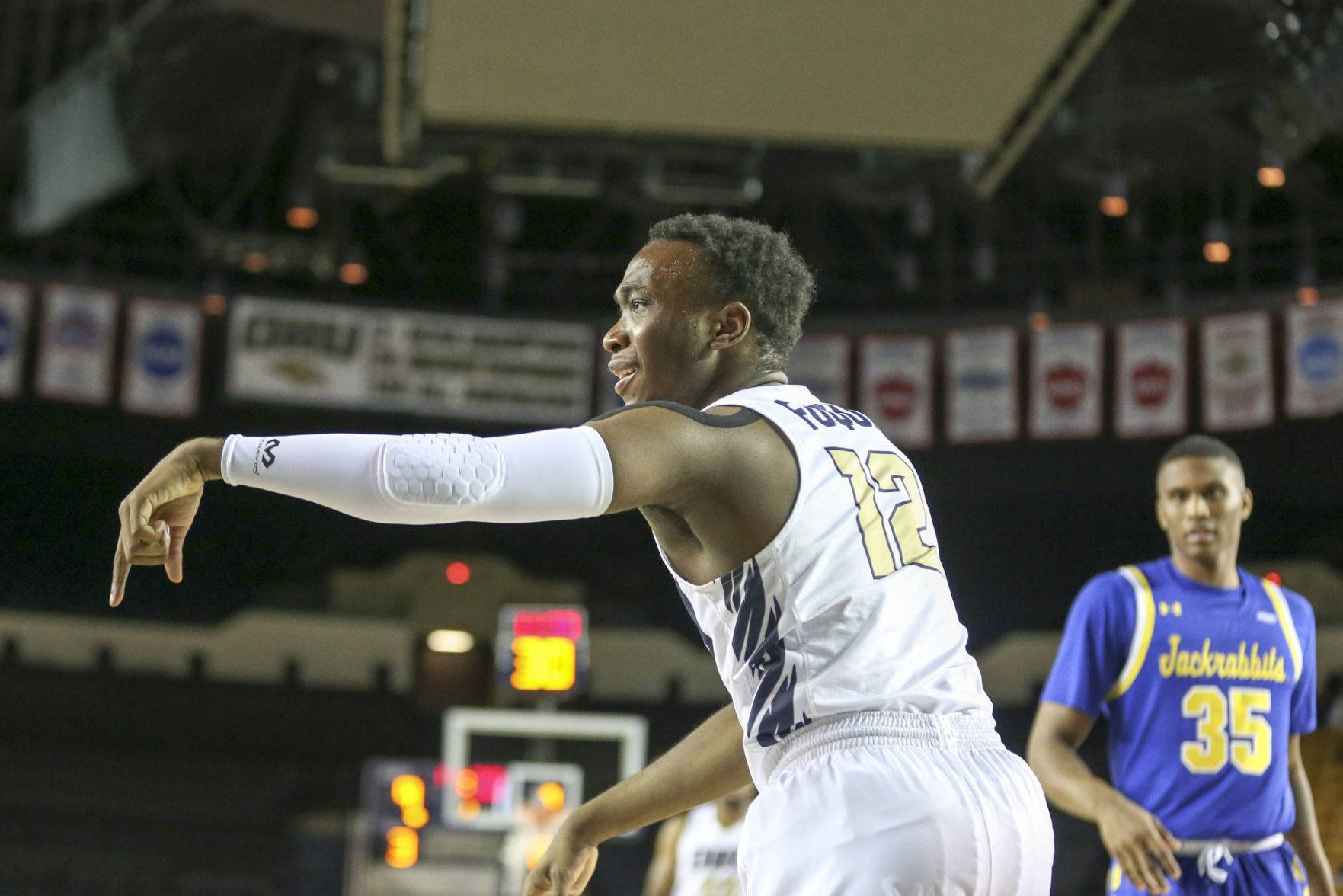 Oral Roberts Golden Eagles vs South Dakota State Jackrabbits